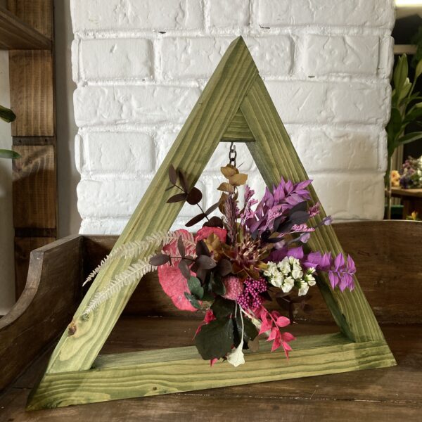 Columpio triangular violeta